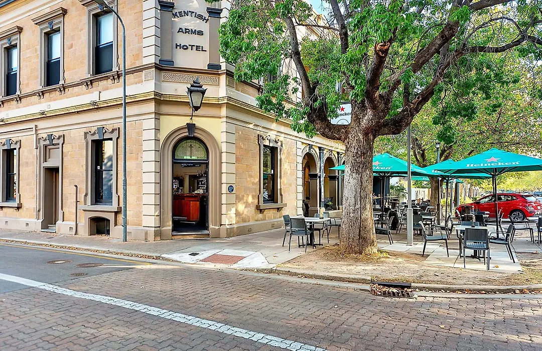 Stylish Home, Family - Walk To Pub,Cafes, 1Km Cbd!-1